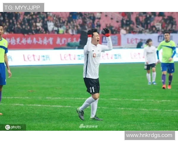 外国足球明星携手综艺舞台展现多才多艺的魅力与风采